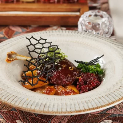 Утиная ножка «Важны Качар» («Важный Селезень») приготовленная по технологии «конфи», с ноткой французского изящества от Ресторана «Кухмистр»