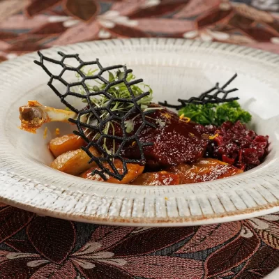 Утиная ножка «Важны Качар» («Важный Селезень») приготовленная по технологии «конфи», с ноткой французского изящества от Ресторана «Кухмистр»