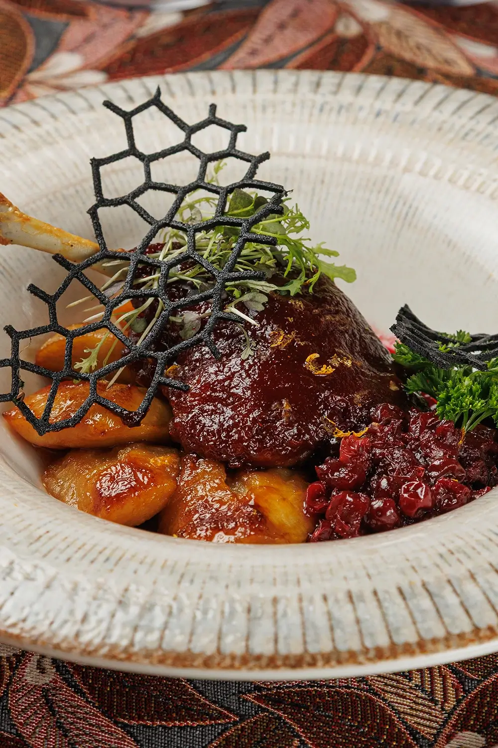 Утиная ножка «Важны Качар» («Важный Селезень») приготовленная по технологии «конфи», с ноткой французского изящества от Ресторана «Кухмистр» Утиная ножка «Важны Качар» («Важный Селезень») приготовленная по технологии «конфи», с ноткой французского изящества от Ресторана «Кухмистр»