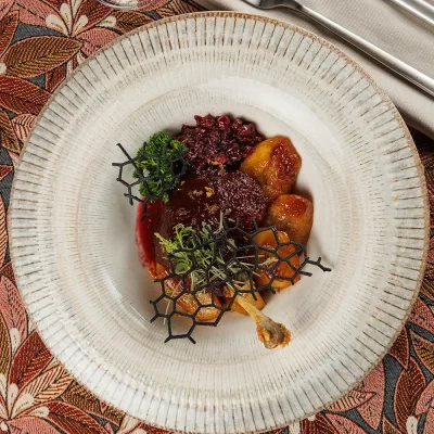 Утиная ножка «Важны Качар» («Важный Селезень») приготовленная по технологии «конфи», с ноткой французского изящества от Ресторана «Кухмистр»