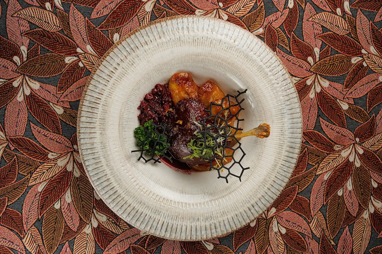 Утиная ножка «Важны Качар» («Важный Селезень») приготовленная по технологии «конфи», с ноткой французского изящества от Ресторана «Кухмистр» Утиная ножка «Важны Качар» («Важный Селезень») приготовленная по технологии «конфи», с ноткой французского изящества от Ресторана «Кухмистр»