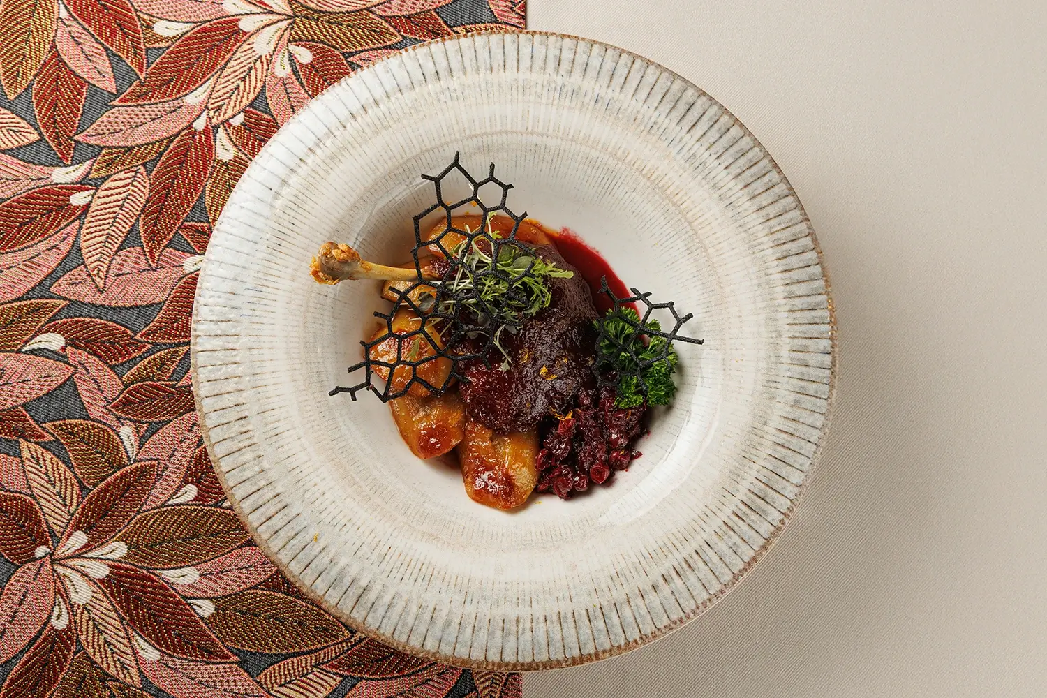 Утиная ножка «Важны Качар» («Важный Селезень») приготовленная по технологии «конфи», с ноткой французского изящества от Ресторана «Кухмистр» Утиная ножка «Важны Качар» («Важный Селезень») приготовленная по технологии «конфи», с ноткой французского изящества от Ресторана «Кухмистр»