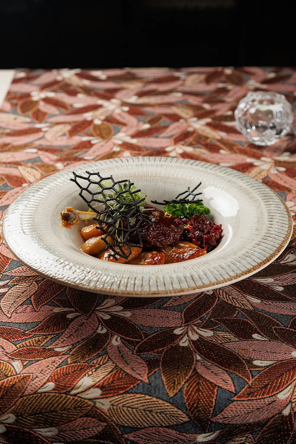 Утиная ножка «Важны Качар» («Важный Селезень») приготовленная по технологии «конфи», с ноткой французского изящества от Ресторана «Кухмистр» Утиная ножка «Важны Качар» («Важный Селезень») приготовленная по технологии «конфи», с ноткой французского изящества от Ресторана «Кухмистр»