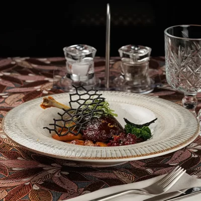 Утиная ножка «Важны Качар» («Важный Селезень») приготовленная по технологии «конфи», с ноткой французского изящества от Ресторана «Кухмистр»