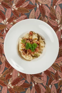 Вареники с картофелем, обжаренным луком и шкварками от Ресторана «Кухмистр»