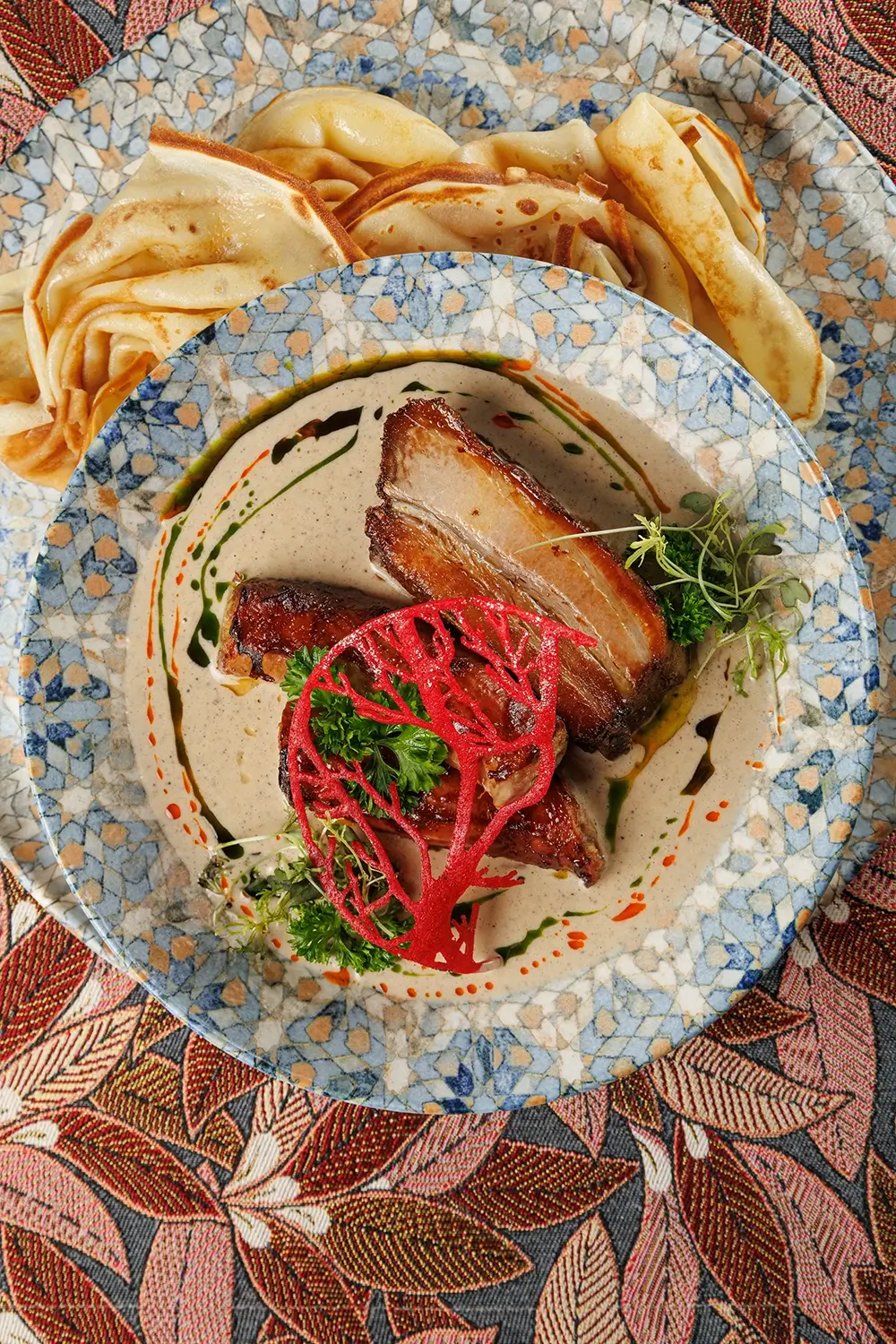 Верещака (густой пряный соус с домашней колбасой и свиными рёбрышками) с мучными блинами от Ресторана «Кухмистр» Верещака (густой пряный соус с домашней колбасой и свиными рёбрышками) с мучными блинами от Ресторана «Кухмистр»