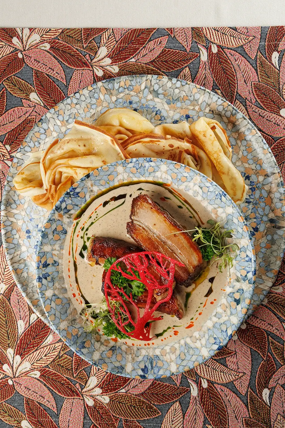 Верещака (густой пряный соус с домашней колбасой и свиными рёбрышками) с мучными блинами от Ресторана «Кухмистр» Верещака (густой пряный соус с домашней колбасой и свиными рёбрышками) с мучными блинами от Ресторана «Кухмистр»