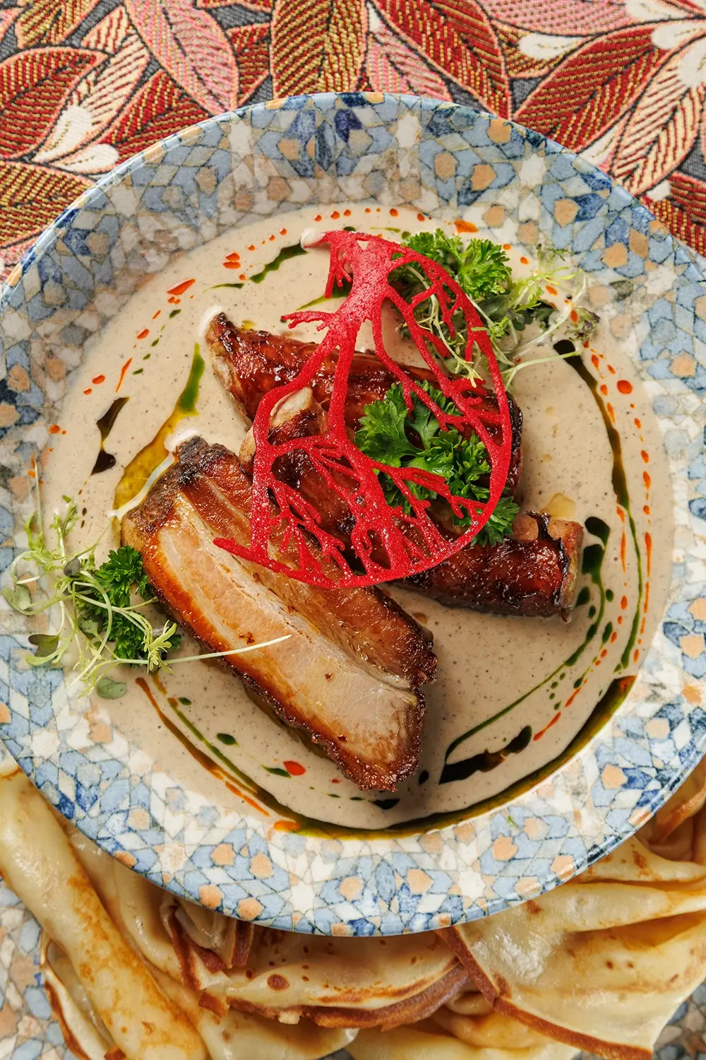 Верещака (густой пряный соус с домашней колбасой и свиными рёбрышками) с мучными блинами от Ресторана «Кухмистр» Верещака (густой пряный соус с домашней колбасой и свиными рёбрышками) с мучными блинами от Ресторана «Кухмистр»