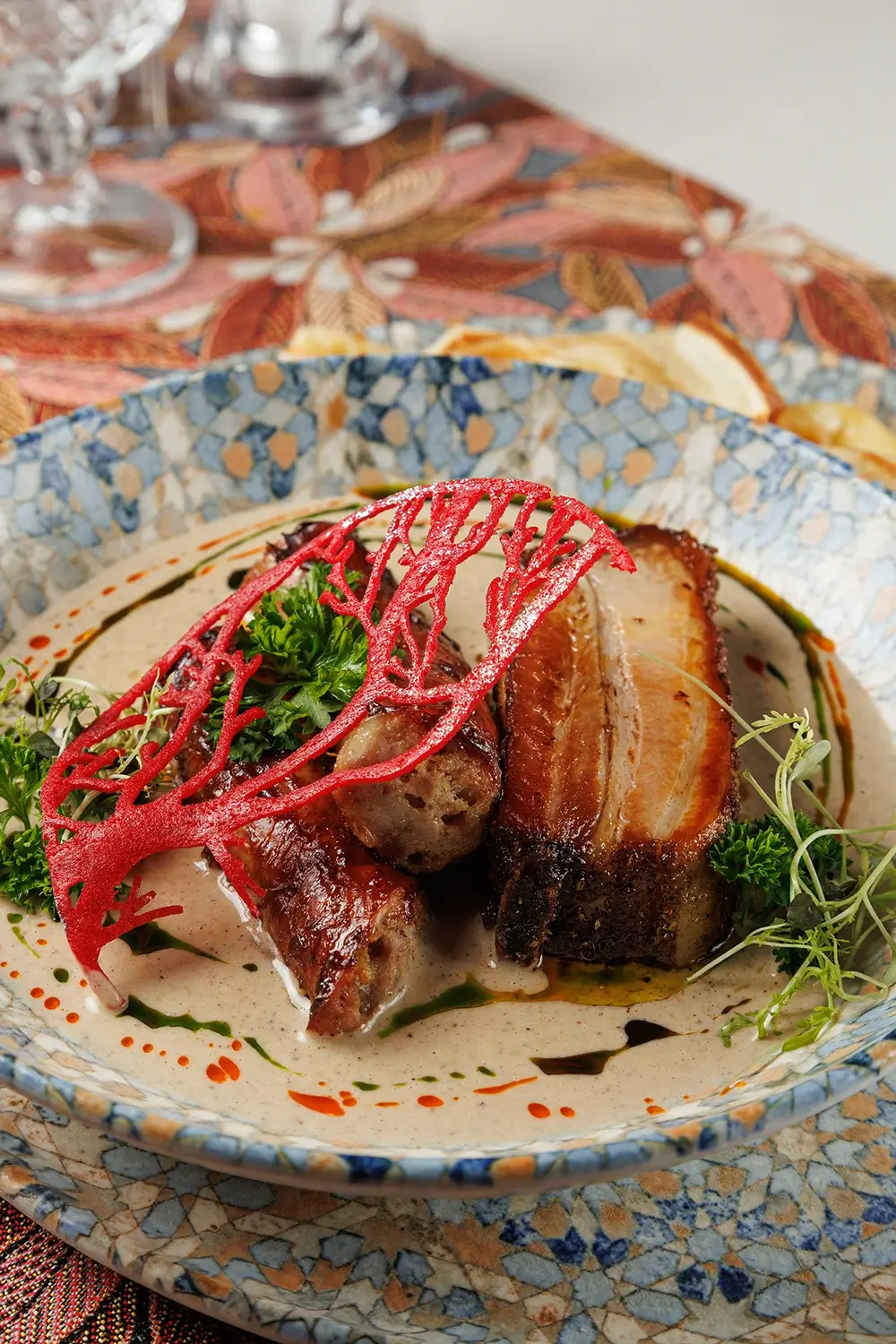 Верещака (густой пряный соус с домашней колбасой и свиными рёбрышками) с мучными блинами от Ресторана «Кухмистр» Верещака (густой пряный соус с домашней колбасой и свиными рёбрышками) с мучными блинами от Ресторана «Кухмистр»