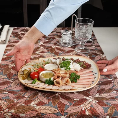 Шляхетский «Завтрак пана Лявона»: традиционные белорусские домашние рулеты, запеченное мясо, буженина, домашняя колбаса, домашние разносолы – от Ресторана «Кухмистр»