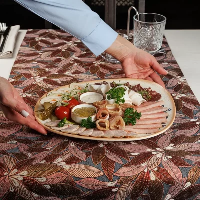 Шляхетский «Завтрак пана Лявона»: традиционные белорусские домашние рулеты, запеченное мясо, буженина, домашняя колбаса, домашние разносолы – от Ресторана «Кухмистр»