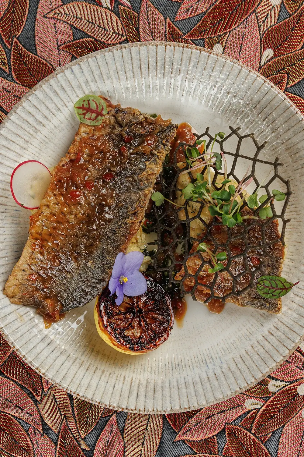 Озерный жареный карп с толчёным картофелем, зеленью и горчично-травяным соусом от Ресторана «Кухмистр» Озерный жареный карп с толчёным картофелем, зеленью и горчично-травяным соусом от Ресторана «Кухмистр»