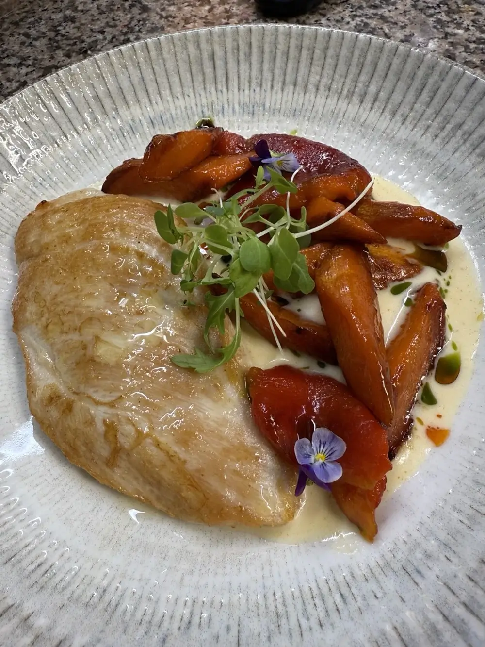 Жареная куриная грудка с овощами на пару от Ресторана «Кухмистр»