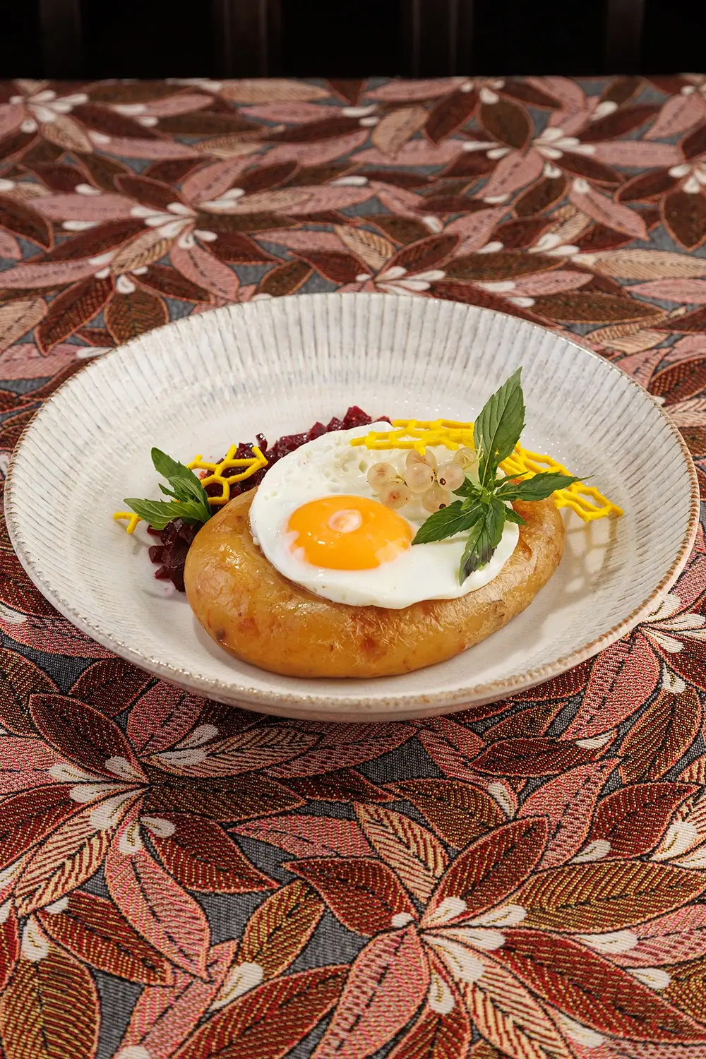 Картофельная колбаса (белорусская «Бульбяная кішка») из тёртого картофеля со шкварками и жареными грибами от Ресторана «Кухмистр»