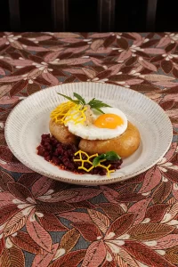 Картофельная колбаса (белорусская «Бульбяная кішка») из тёртого картофеля со шкварками и жареными грибами от Ресторана «Кухмистр»
